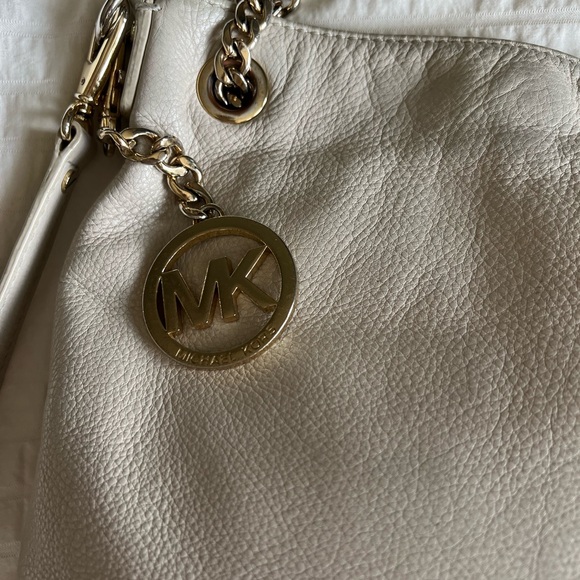 Michael Kors Cream Leather Shoulder Bag with Cross Body Strap - Picture 3 of 8